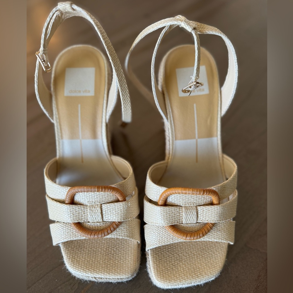 Dolce Vita Tan Wedge Sandals Sz 8